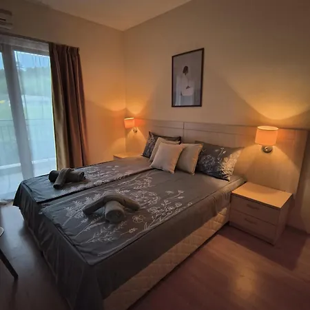 Cozy Near The Pool Parking شقة