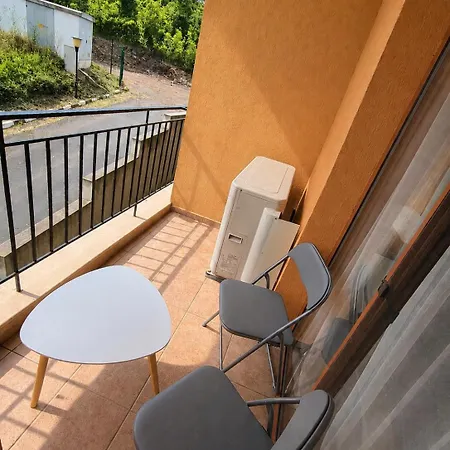 Cozy Near The Pool Parking شقة *