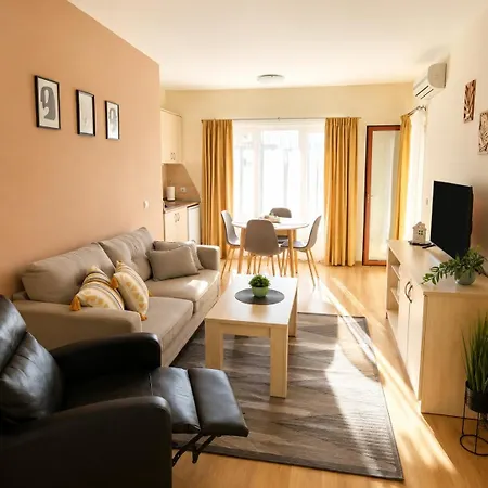 Cozy Near The Pool Parking شقة سوزوبول