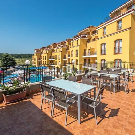 Cozy Near The Pool Parking